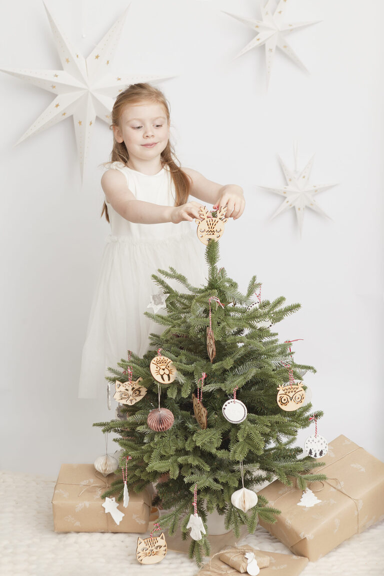 Christmas mini Session London with Petite Feet Photography in Scandi Minimal style.